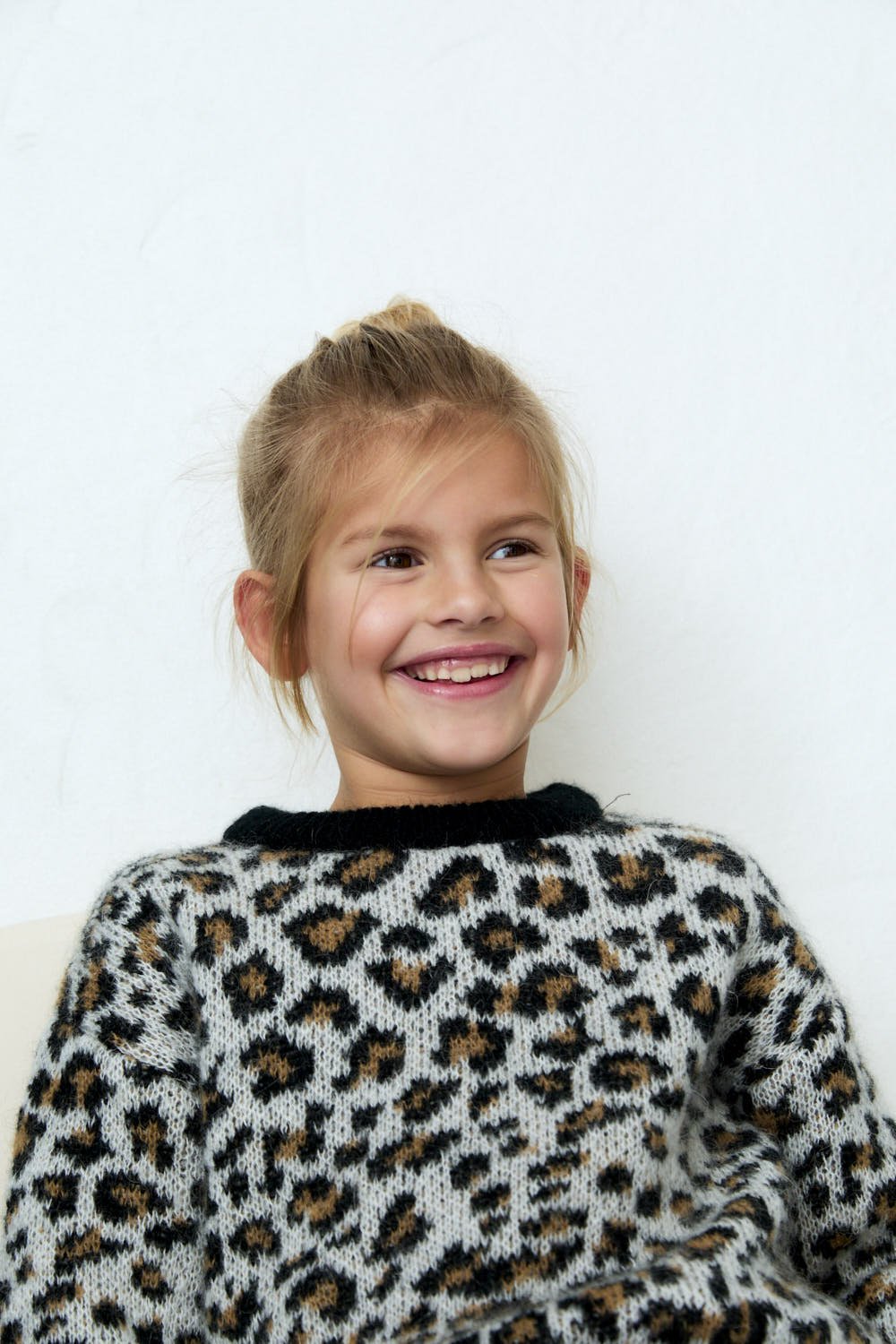 Leopard jacquard sweater made of mohair with contrasting rib details on the cuffs, hem, and neckline.