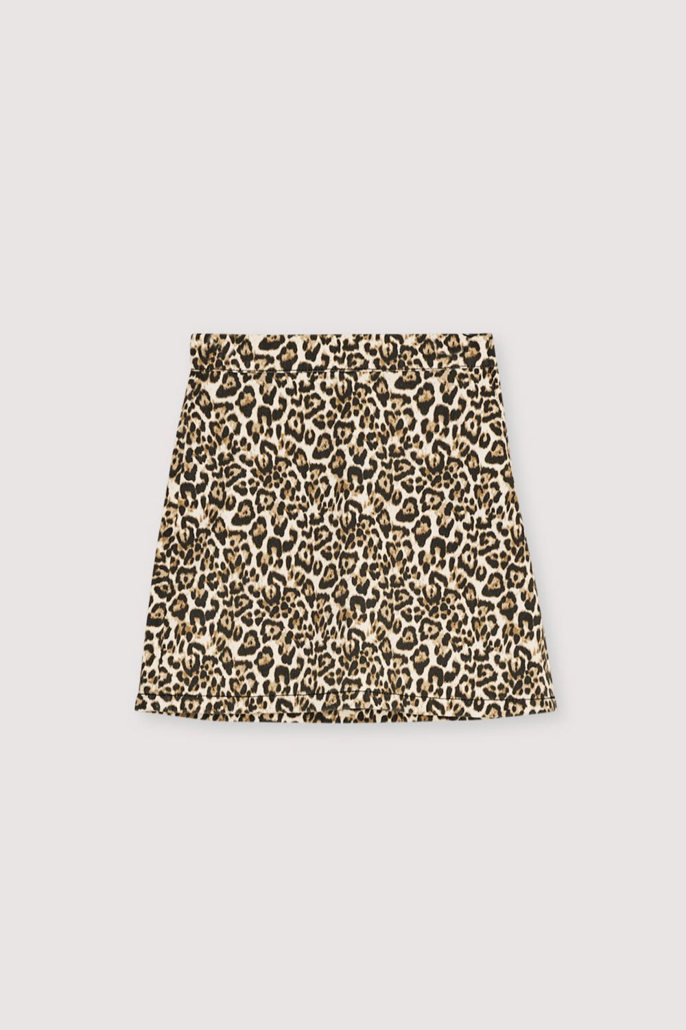 This short denim skirt is made from 100% BCI cotton, combining sustainable quality with style. Featuring a bold leopard animal print, it brings a trendy edge to a classic denim design