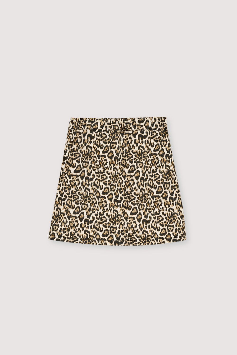 This short denim skirt is made from 100% BCI cotton, combining sustainable quality with style. Featuring a bold leopard animal print, it brings a trendy edge to a classic denim design
