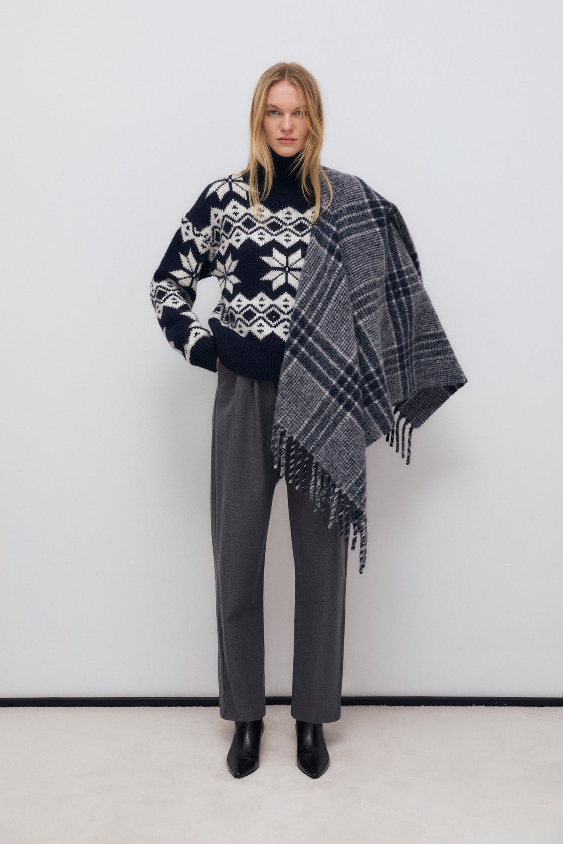 Cropped wide-fit sweater in a luxurious alpaca and wool blend, featuring a high ribbed neck and a beautiful contrasting jacquard pattern.