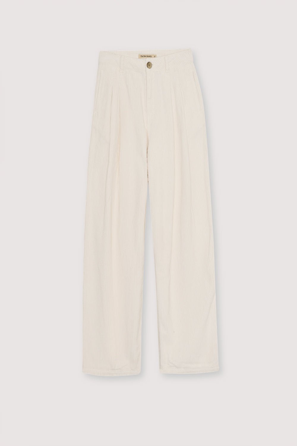 Notre pantalon classique en velours côtelé à jambe large avec double pli sur le devant.