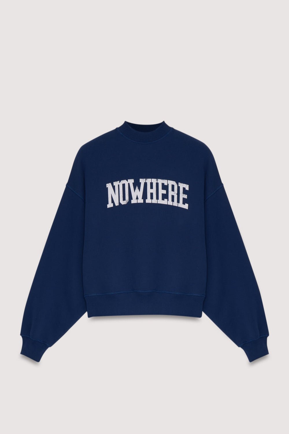Crop-style sweatshirt with a ribbed high neck and a NOWHERE print detail on the front. Brushed on the inside and outside.