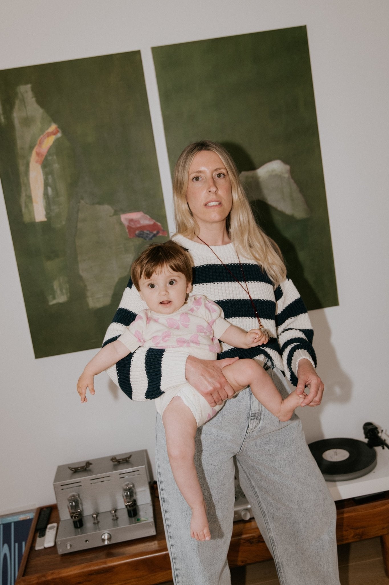 Babypullover aus einem unserer Bestseller-Sets, gefertigt aus feinem Baumwollstrick