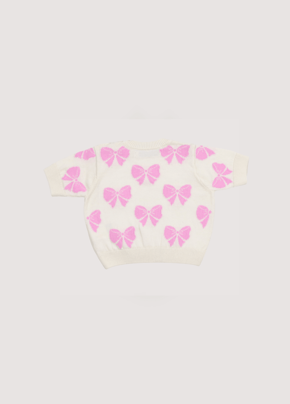 ベストセラーのセットの 1 つであるベビー ジャンパー。上質なコットン ニットで作られています。