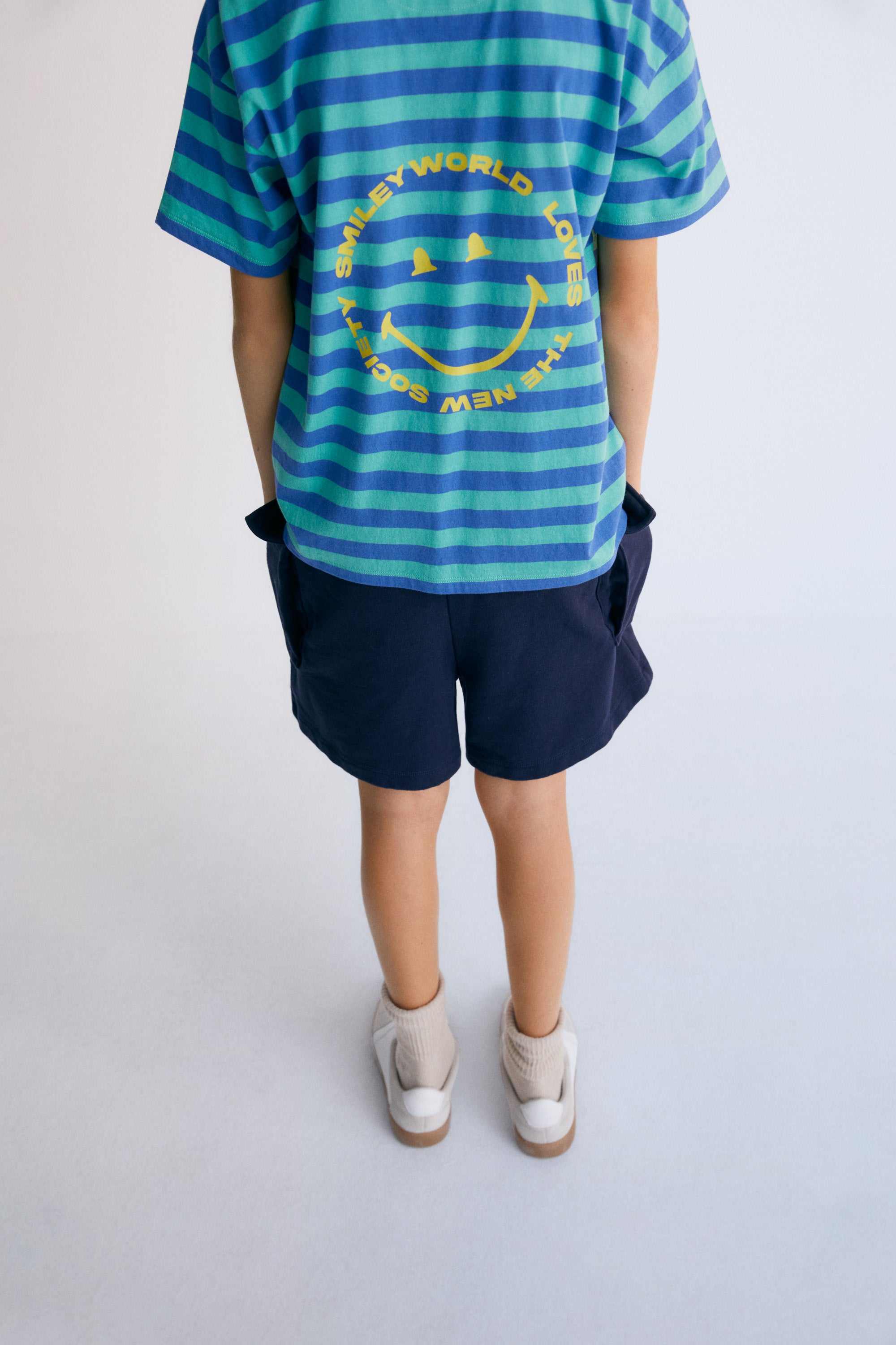 T-shirt with fun bicolor stripes and a SMILEY WORLD patch on the chest, with contrast print on the back. Perfect to combine with the matching short. Spring Summer Collection. The New Society. 