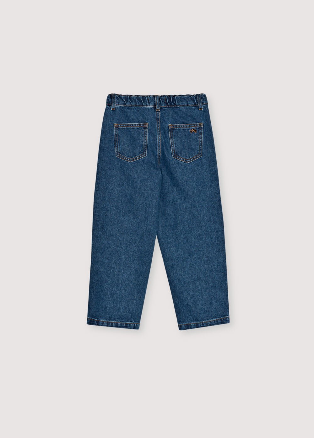 One of our essential denim styles, featuring front pockets with topstitching details and branded embroidery on the back pocket. Available in an additional color. Featuring an interior elastic waistband. 