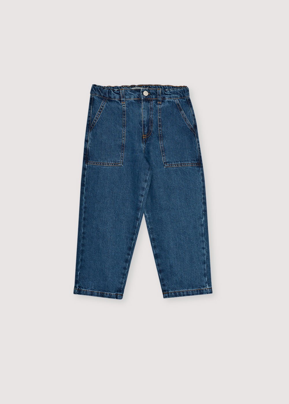 One of our essential denim styles, featuring front pockets with topstitching details and branded embroidery on the back pocket. Available in an additional color. Featuring an interior elastic waistband. 