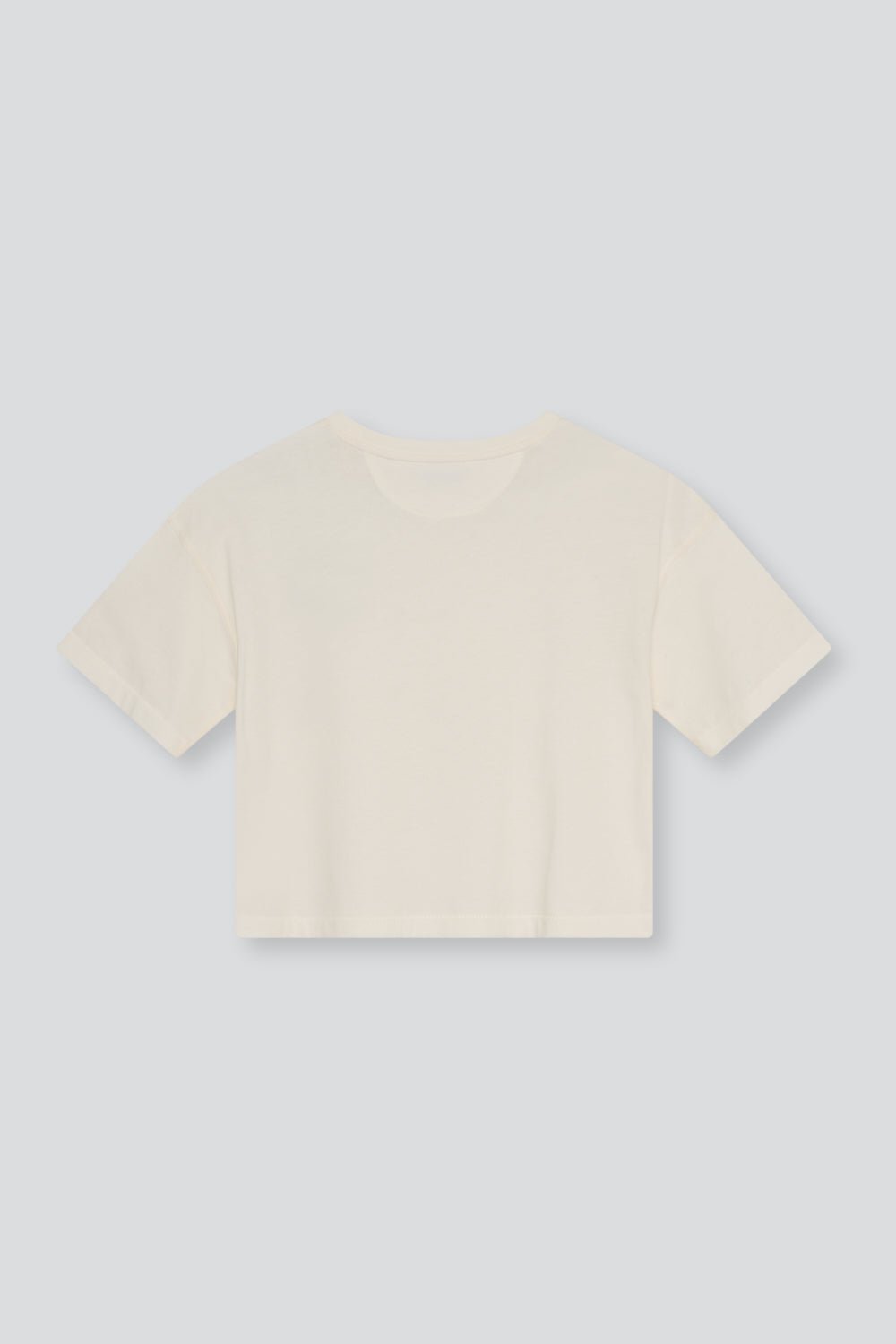 T-shirt en jersey de coton doux dans un tissu léger et confortable, doté d'un col rond côtelé et d'une subtile broderie de marque sur la poitrine, parfait à porter au quotidien et à superposer avec d'autres pièces de la collection.