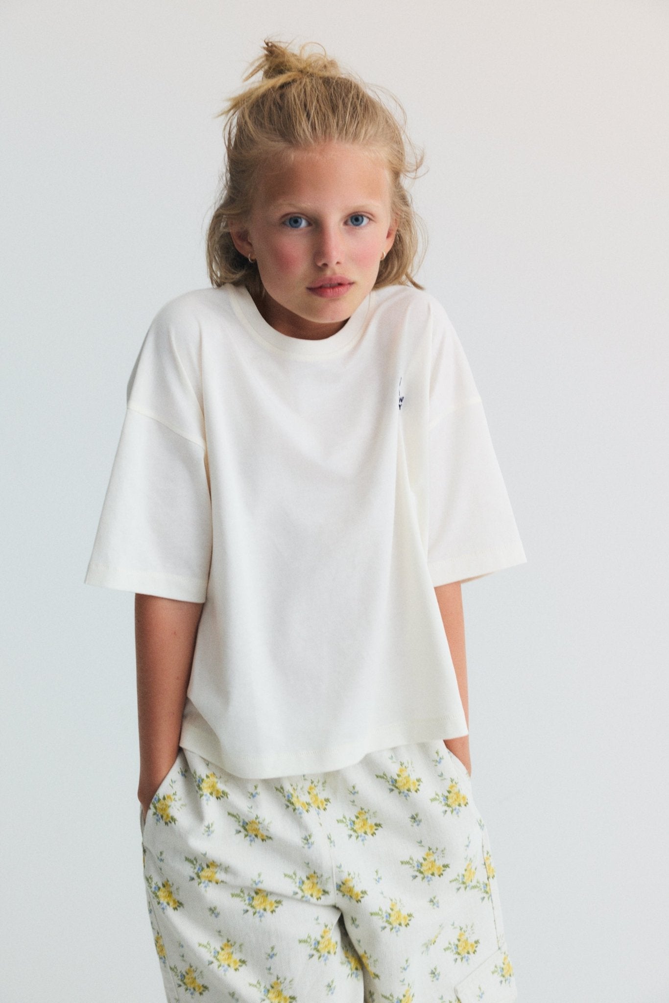 T-Shirt aus weichem Baumwolljersey aus leichtem, bequemem Stoff mit geripptem Rundhalsausschnitt und dezenter Markenstickerei auf der Brust, perfekt für den Alltag und zum Kombinieren mit anderen Teilen aus der Kollektion.