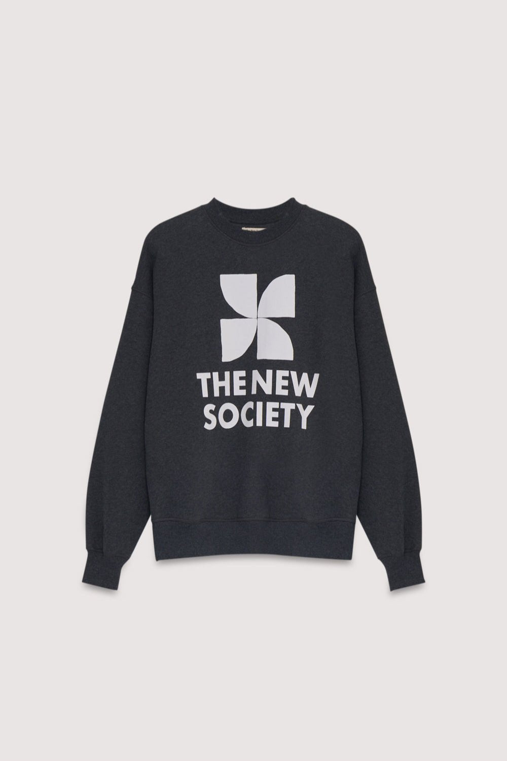 Nuestra sudadera clásica con logo estampado en contraste en la parte delantera. Cepillado por dentro y por fuera.