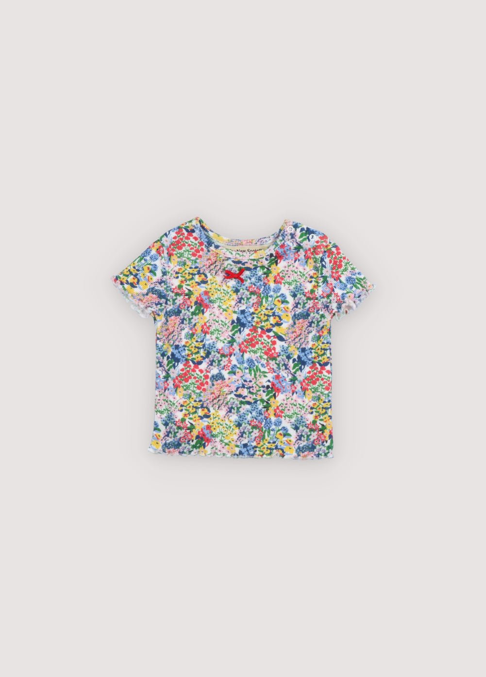 Tee in fine, soft rib fabric with a beautiful flower print, round neckline, and cuffs and hem finished with delicate baby overlock.