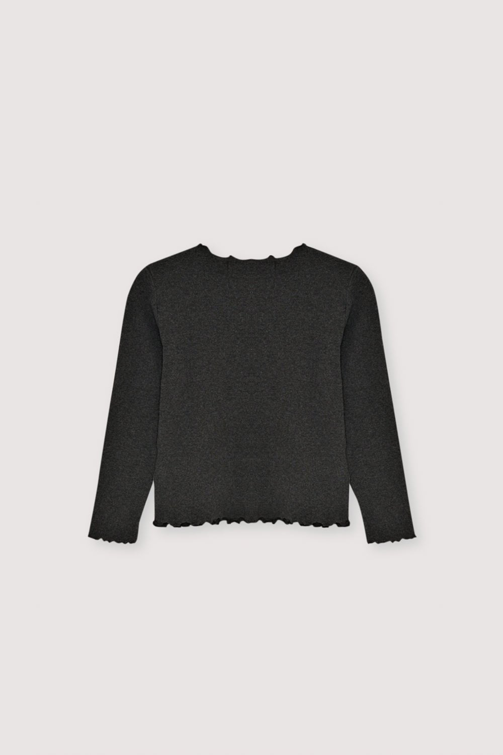 A soft essential with subtle details. This ribbed T-shirt in Galactic Grey Melange features tone-on-tone baby overlock stitching and a contrasting brand embroidery on the chest.