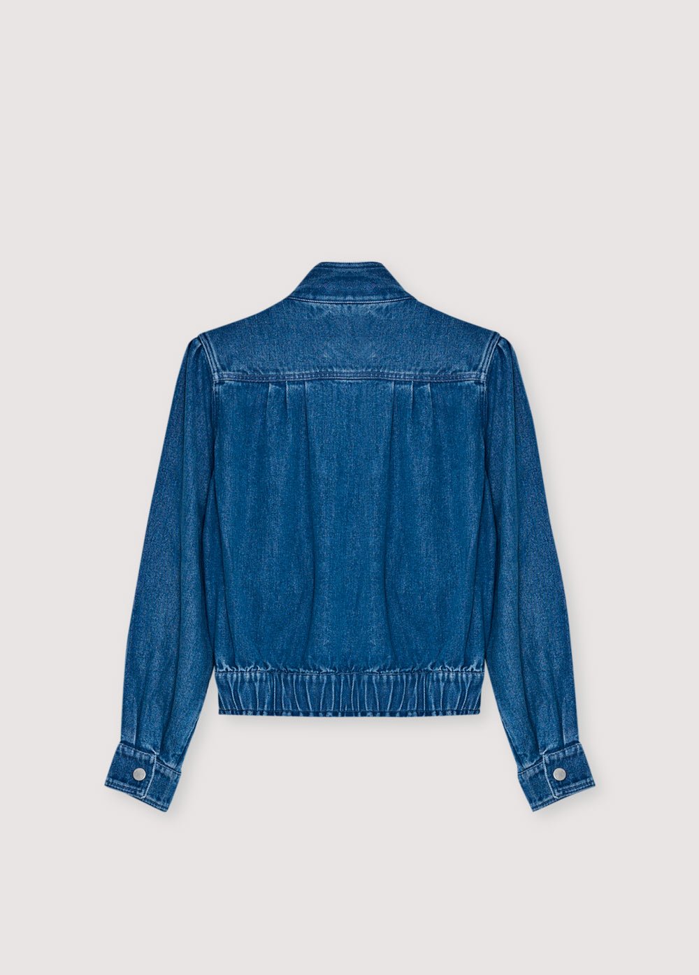 Crafted from 100% Tencel, this lightweight denim jacket combines effortless style with everyday comfort.