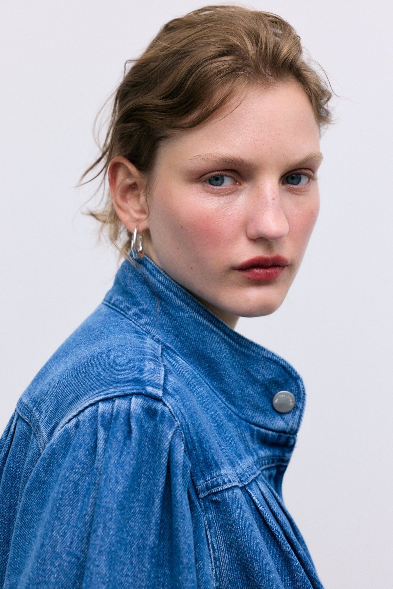 Crafted from 100% Tencel, this lightweight denim jacket combines effortless style with everyday comfort.