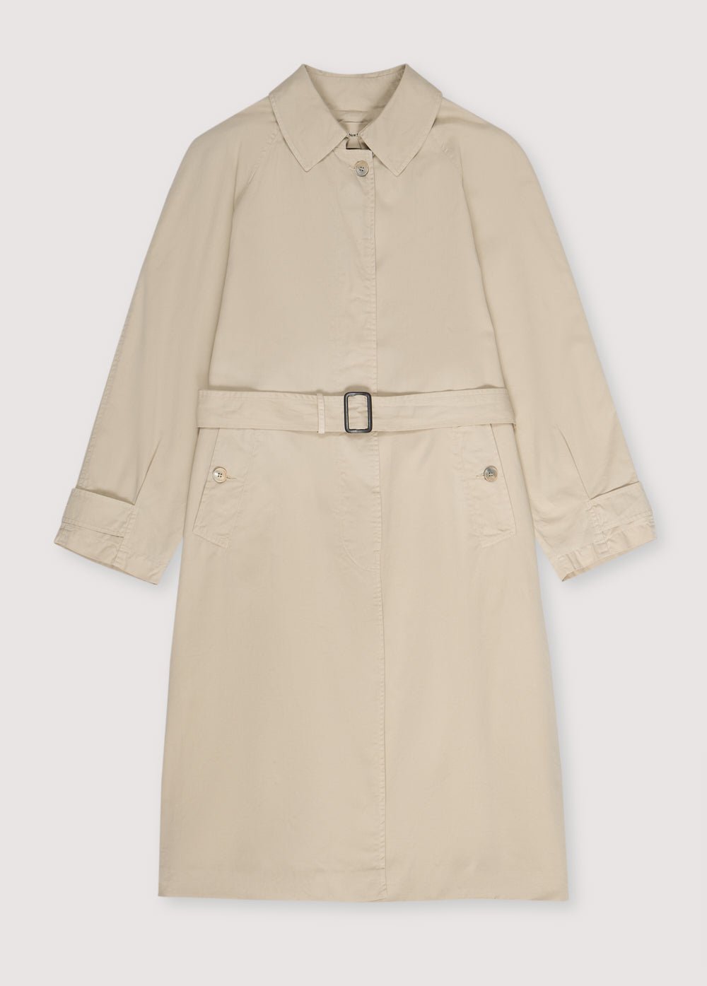 Zeus Woman Trench aus 100 % Baumwollstoff. Vordertaschen, zentraler Schnitt mit Kragen und Gürtel zur Anpassung.
Frühling-Sommer-Kollektion. The New Society.